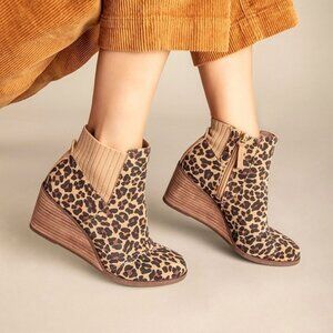 TOMS Sadie Tan Classic Leopard Printed(Women) ***New in Original Box